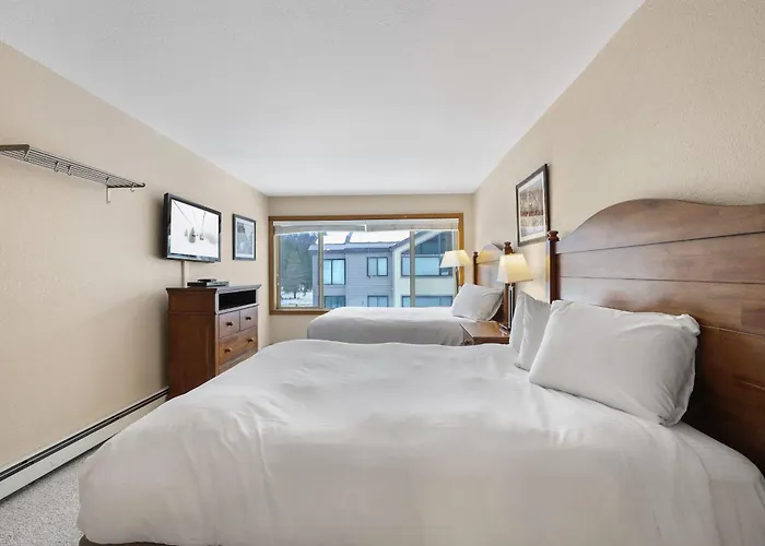 2 Bedroom Kirkwood Condo - Across The Street From Village Condo