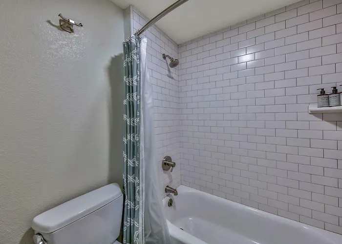 2Br Loft Centrally Located Kirkwood Condo - Great Value